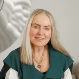 Profile photo of Dr. Susan Hughes
